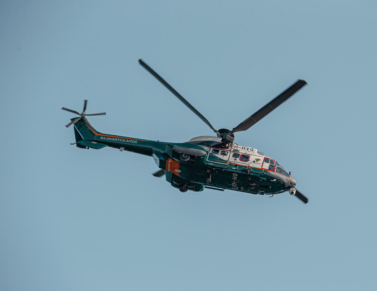 Super Puma helikopter i luften