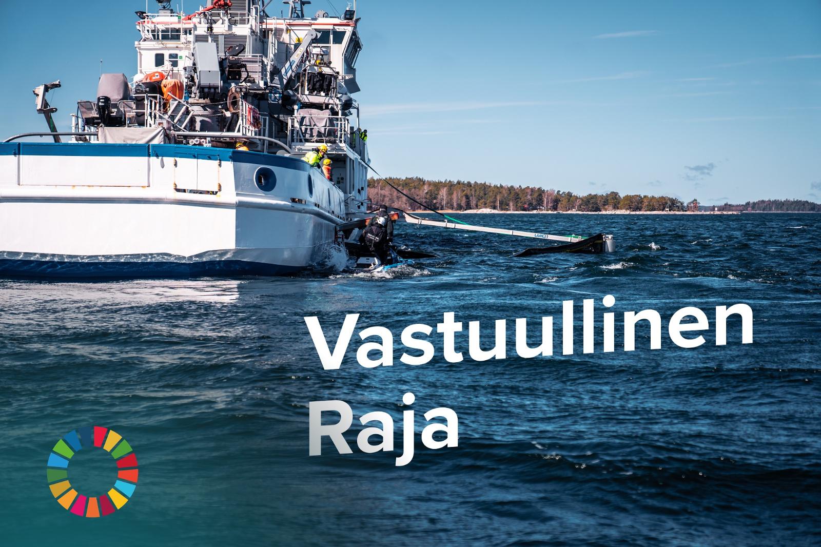 Valkoinen vene kesällä merellä, vieressä öljyntorjuntapuomia. Kuvassa teksti vastuullinen raja ja kestävän kehityksen logo.