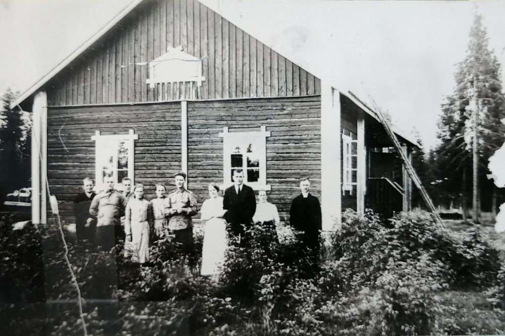 Bild från år 1931 då man vid fältvakten firade en gränsmans sommarbröllop.