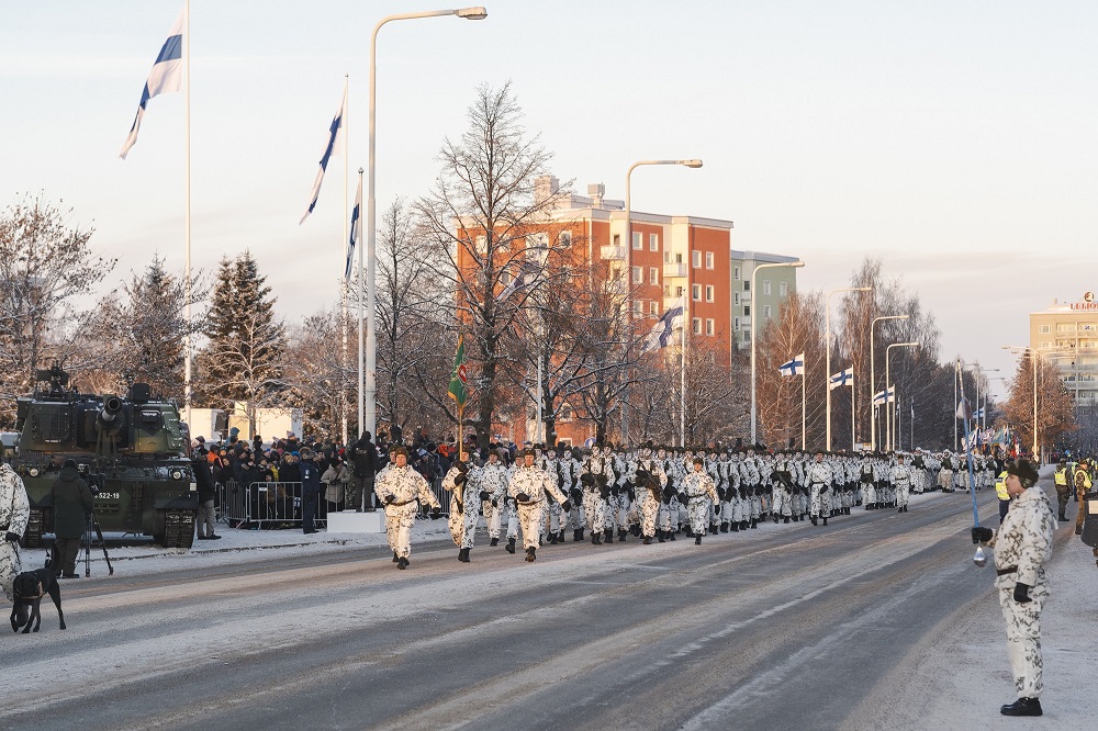 Itsenäisyyspäivää Juhlistettiin Perinteisessä Paraatissa Oulussa ...