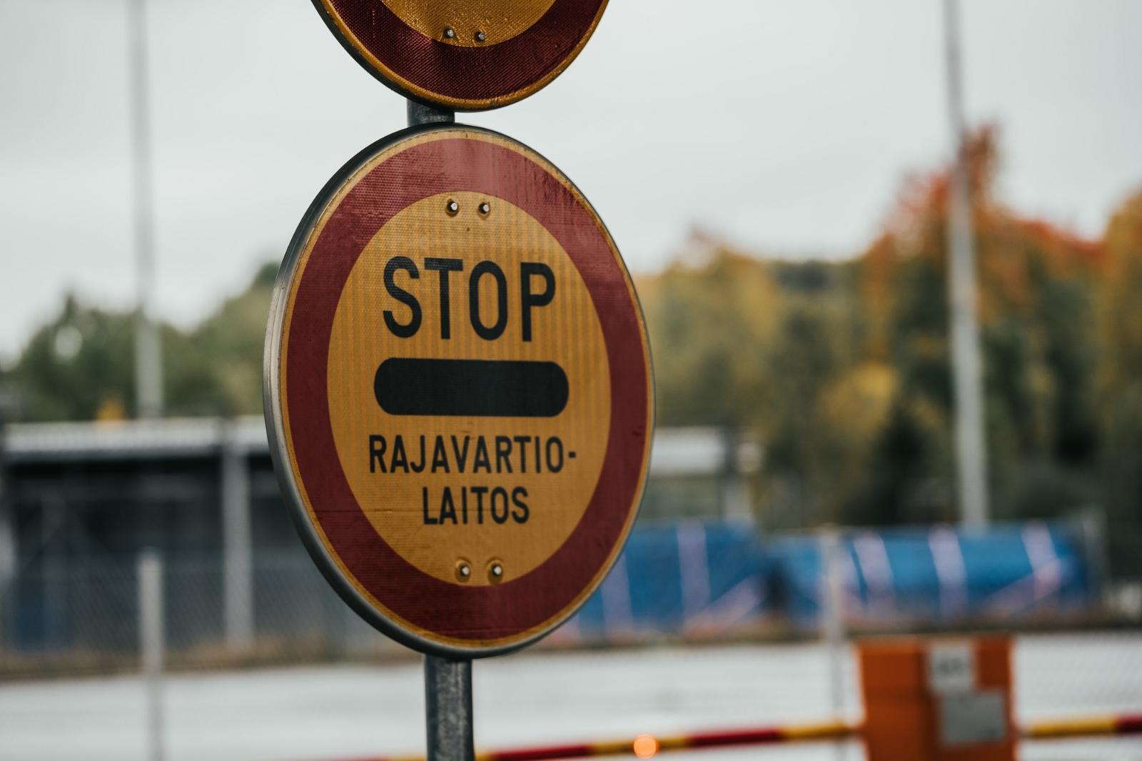 Stop-merkki, jossa lukee Rajavartiolaitos.